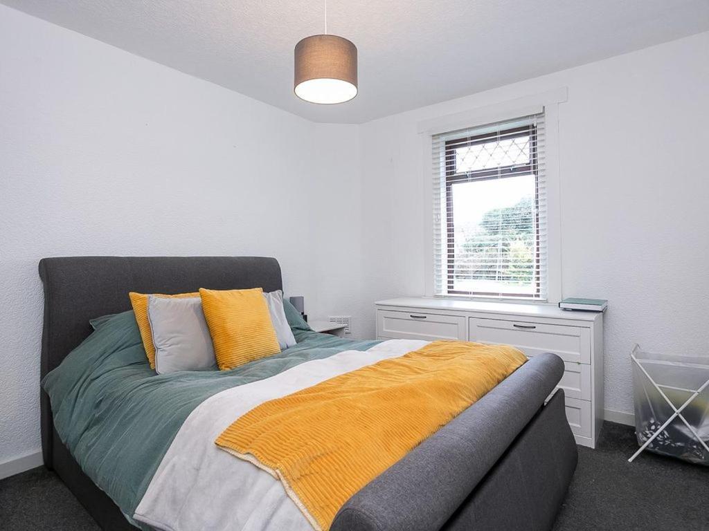 Bright & Cozy In Edinburgh,murrayfield Stadium,airport And Near To Center With Free On Street Parking Apartment