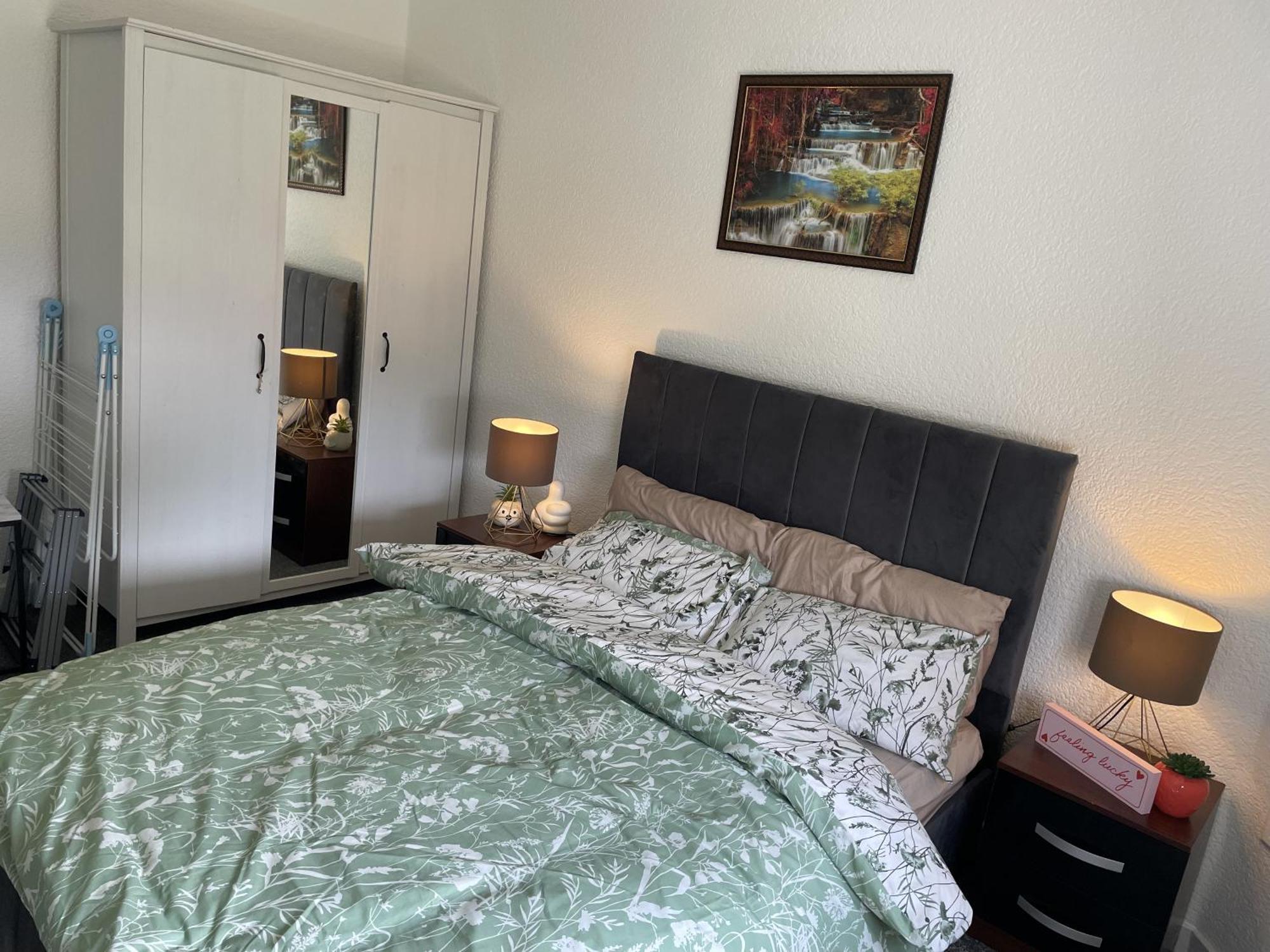 Bright & Cozy In Edinburgh,murrayfield Stadium,airport And Near To Center With Free On Street Parking Apartment *